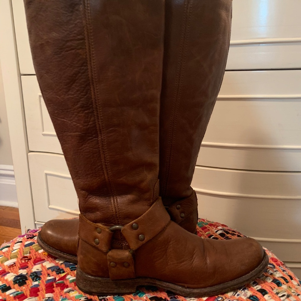 Frye Phillip Boots in Brown/ Chesnut